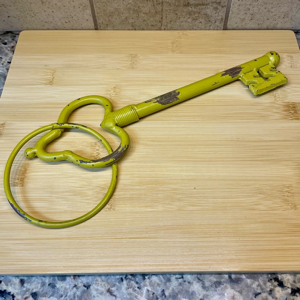 ☀️SOLD☀️ Skeleton Keys in Large Vintage Style Decorative, Yellow OR Blue - Picture 5 of 5